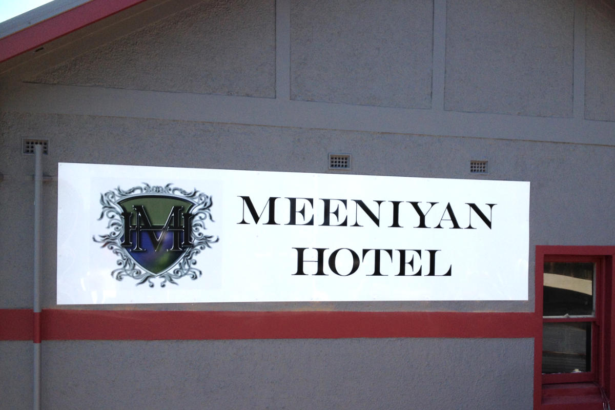 Meeniyan Hotel building sign