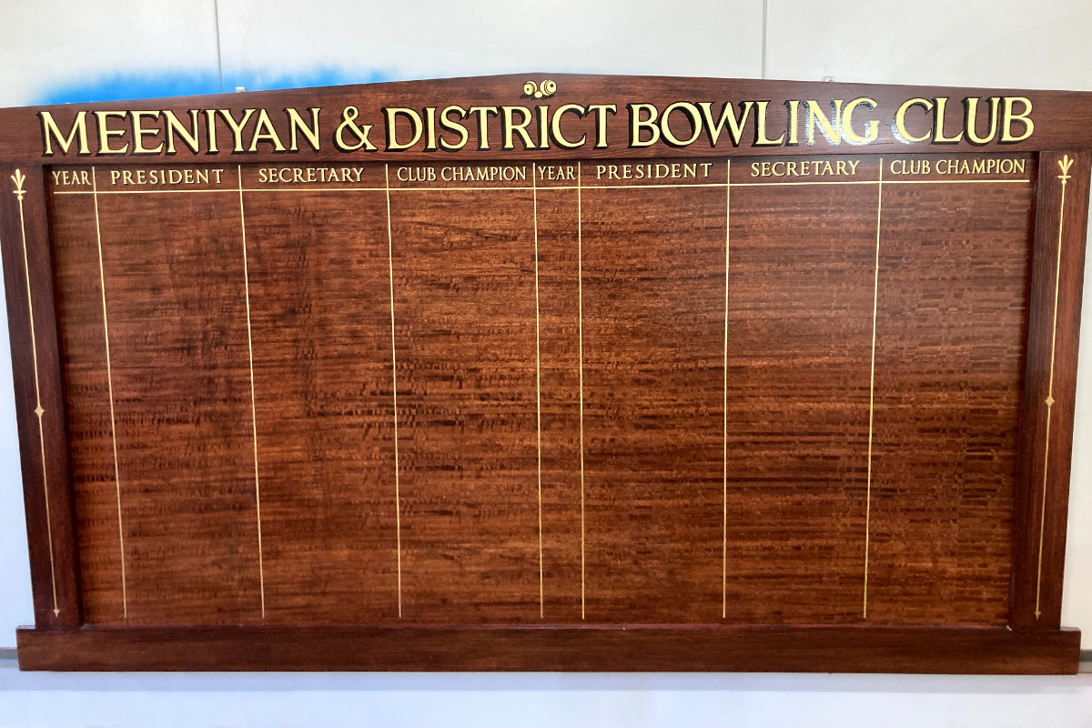 Meeniyan and District Bowling Club signwriting by Signspec
